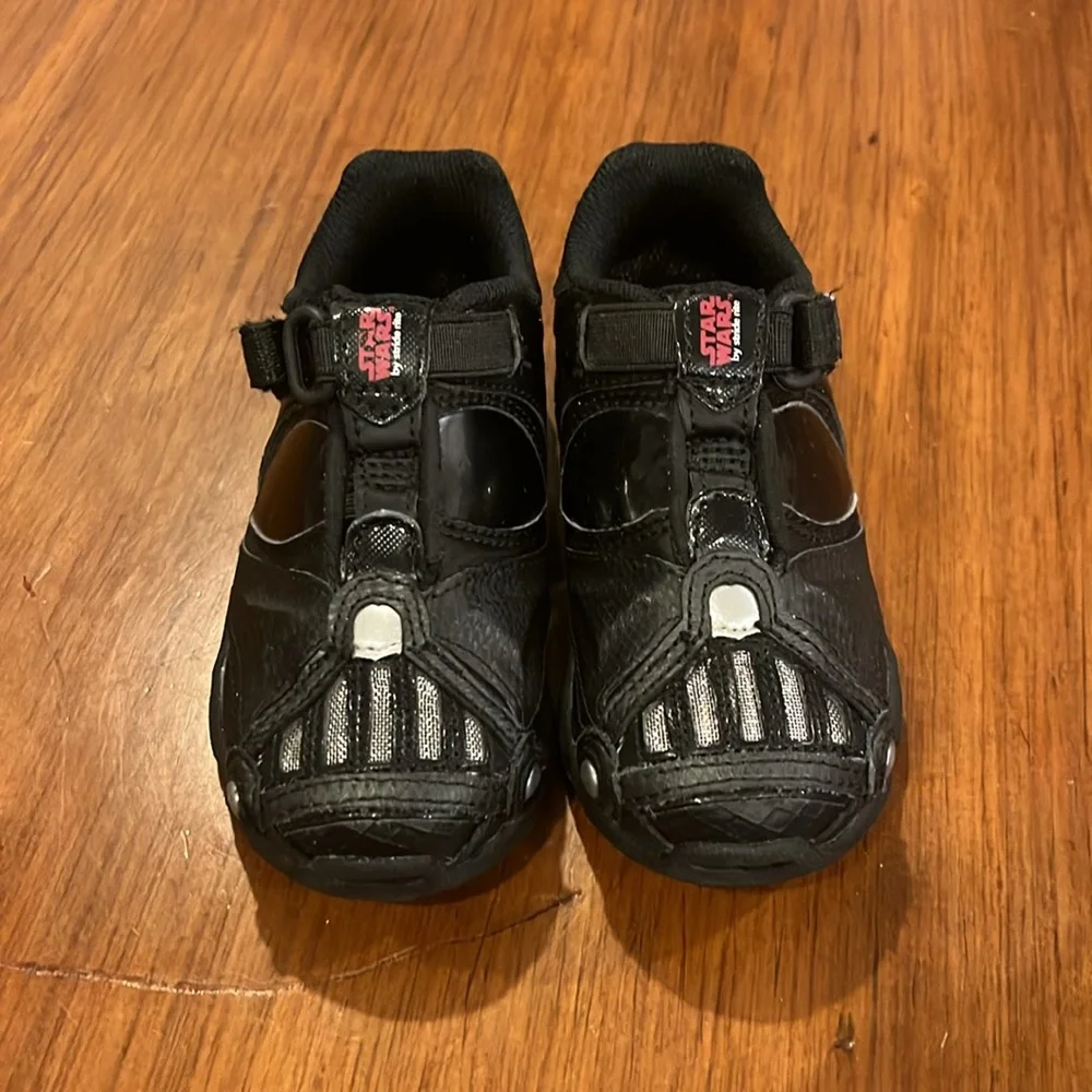 Stride Rite Star Wars Darth Vader Lighted Shoes Sneakers Boys Toddlers 8.5 Wide